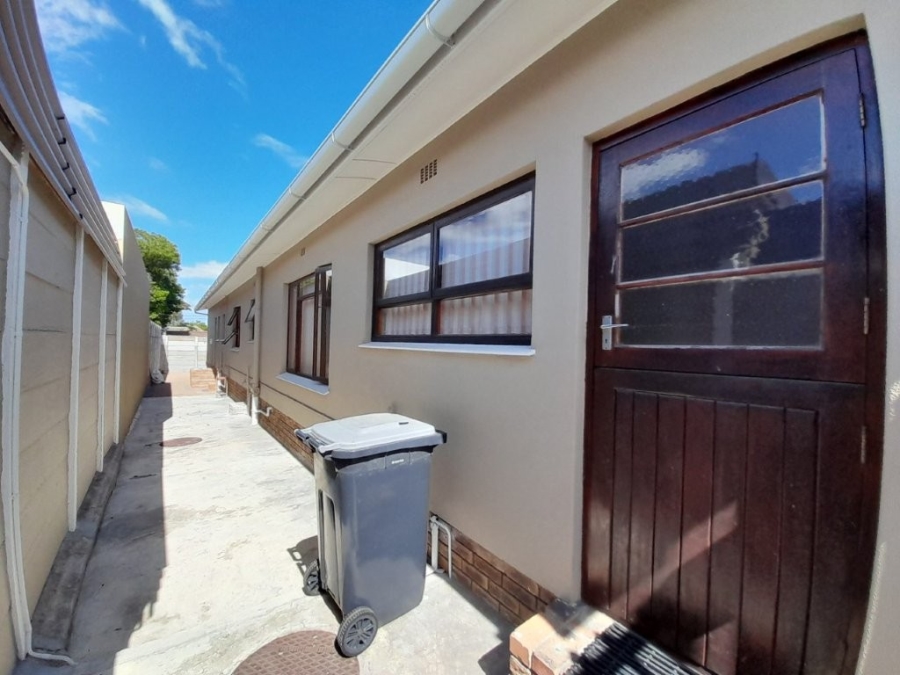5 Bedroom Property for Sale in Bothasig Western Cape